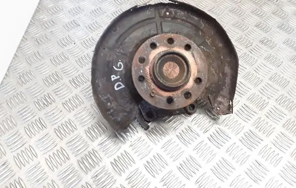 Rear wheel hub