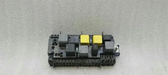 Mercedes-Benz GLS X166 Fuse module A1669068201