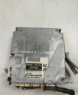 Toyota Avensis T250 Engine control unit/module 89661-05220 MB175700-9314