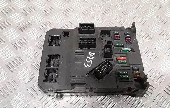 Peugeot 206 Fuse module 9652474780