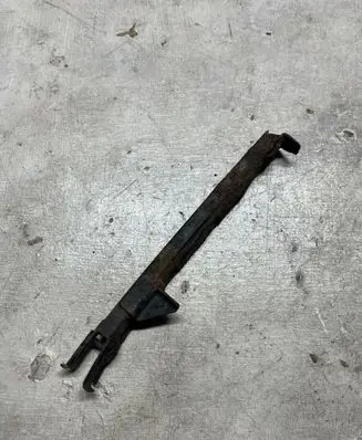 Front bumper mounting bracket