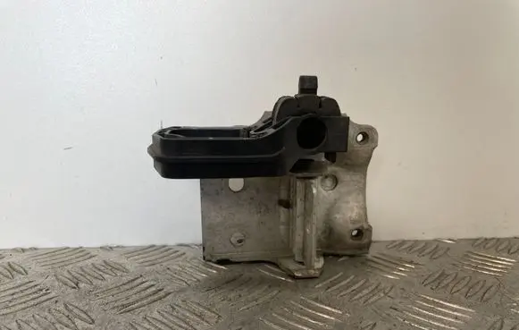 BMW 5 F10 F11 Radiator support slam panel bracket 7186514