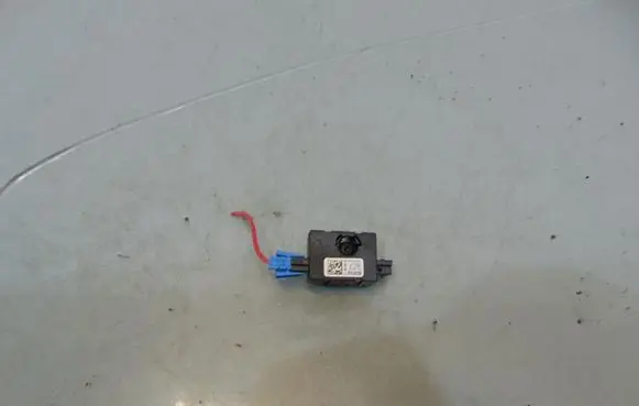 BMW 1 F20 F21 Antenna control unit 9181453