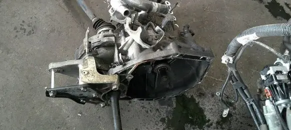 Suzuki Swift II Manual 5 speed gearbox 61617657 RLTNR200