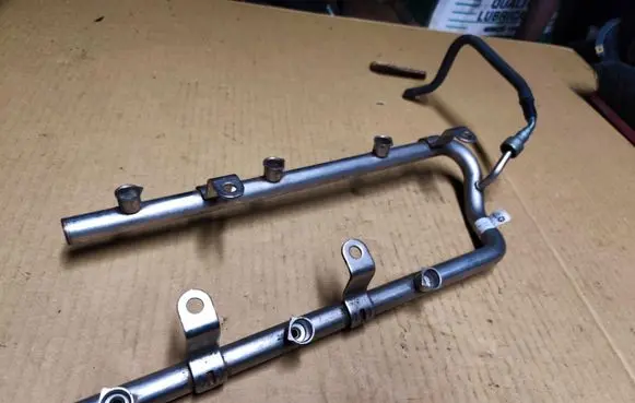 Chrysler 300 - 300C Fuel main line pipe 04861581AC