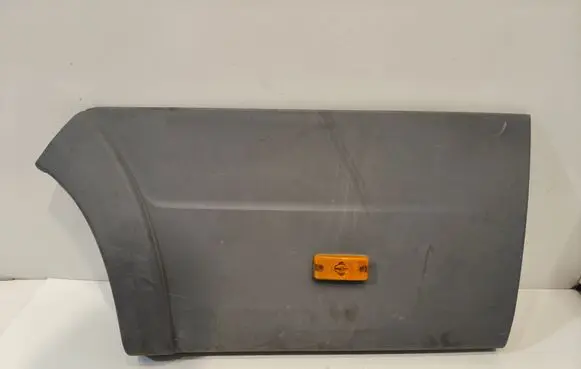 Rear fender molding trim