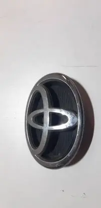 Toyota Corolla Verso E121 Manufacturer badge logo/emblem 7531113170