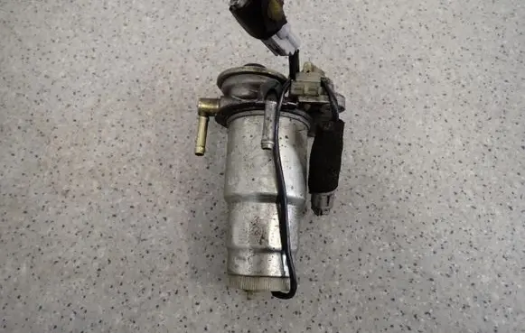Toyota Corolla E120 E130 Fuel filter housing