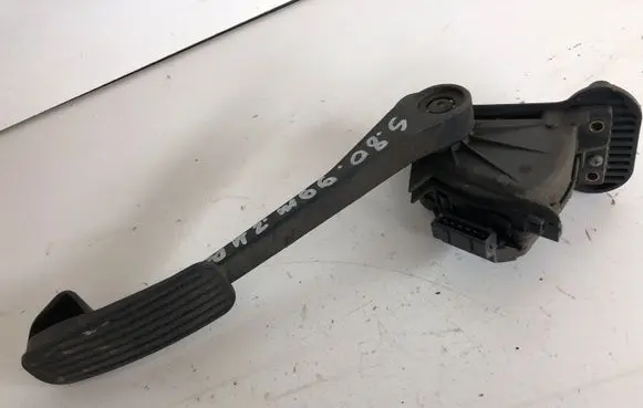 Volvo S80 Accelerator throttle pedal 30636004