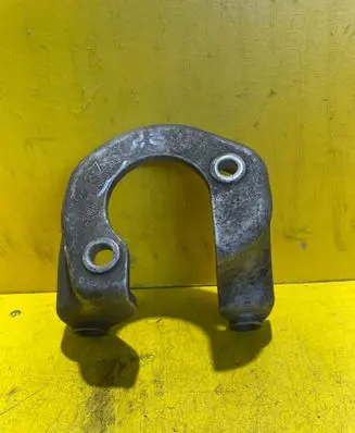 Engine mounting bracket