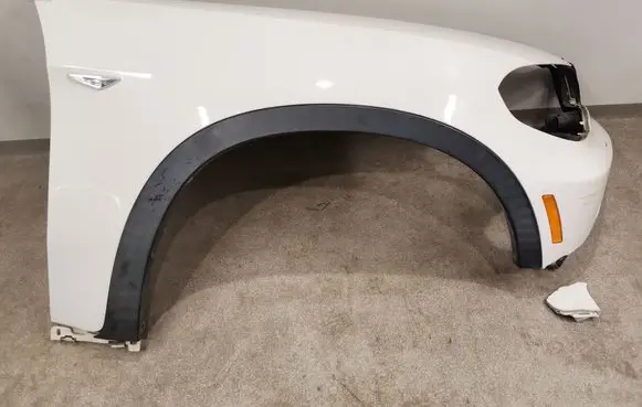 BMW X5 E70 Fender