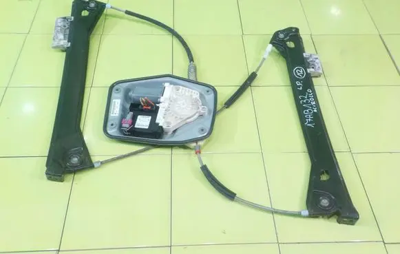Volkswagen Scirocco Front door window regulator with motor 1K8837401Q