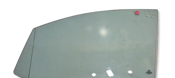 Volkswagen Touran II Front door window glass four-door 