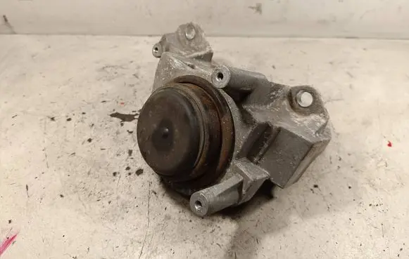 Nissan X-Trail T32 Engine mount bracket 112204BA0A