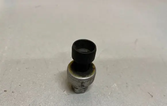 Opel Astra J Air conditioning (A/C) pressure sensor 