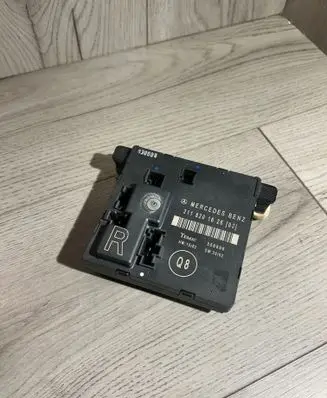Mercedes-Benz E W211 Door control unit/module 2118201626