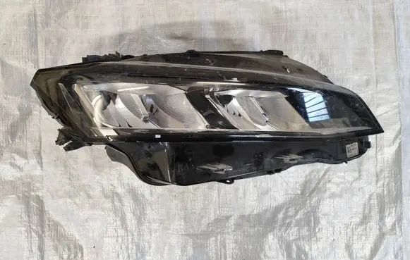 Peugeot 308 Headlight/headlamp 9851673580