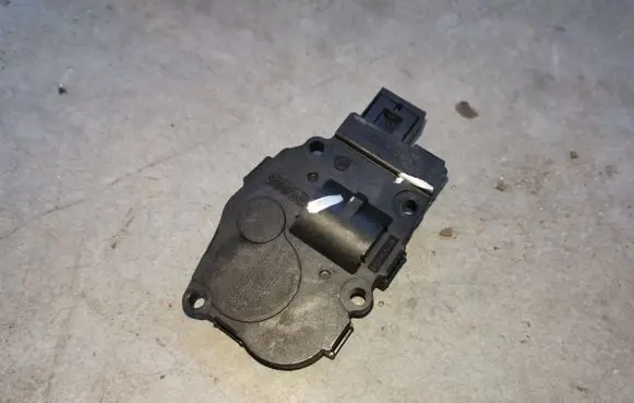 Mercedes-Benz ML W166 Air flap motor/actuator T1015556H