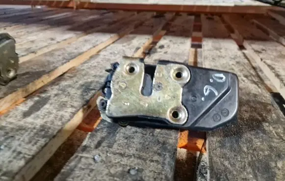 Chrysler 300 - 300C Rear door lock