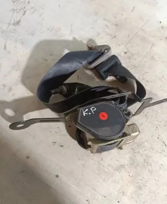 Nissan Primera Front seatbelt