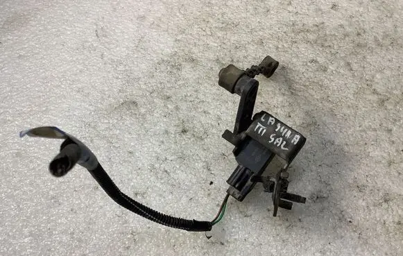 Renault Laguna III Rear air suspension level height sensor 304089 538211456 240255847R