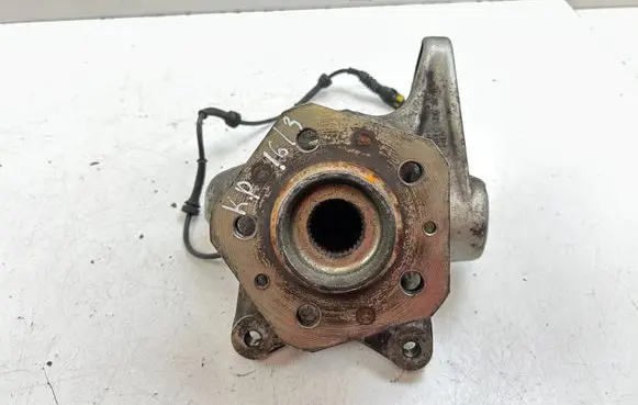 Maserati Coupe Front wheel hub