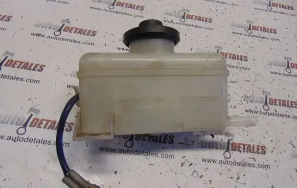 Toyota Corolla Verso E121 Brake fluid reservoir 13231140310