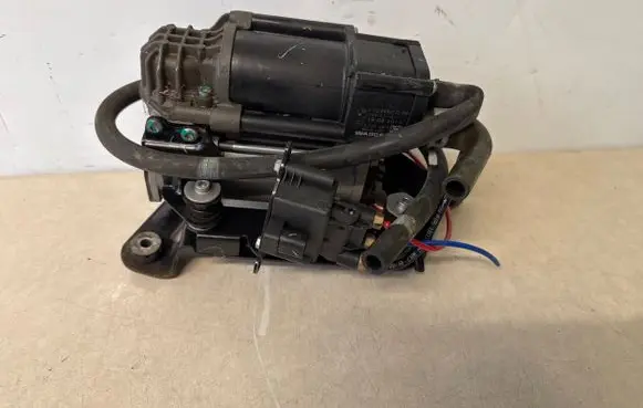 BMW 6 G32 Gran Turismo Air suspension compressor/pump 6886721