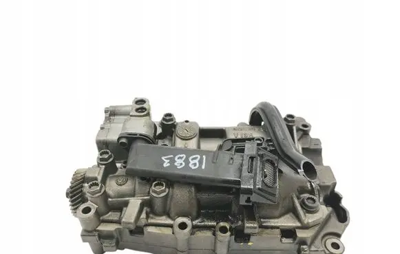 Volkswagen Tiguan Oil pump 03L103537