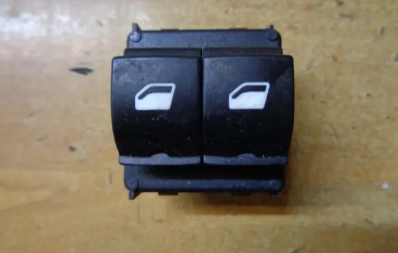 Citroen C4 Cactus Electric window control switch 98016298ZD