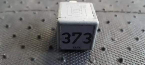 Volkswagen PASSAT B5.5 Other relay 8D0951253A V23134-B52-X301