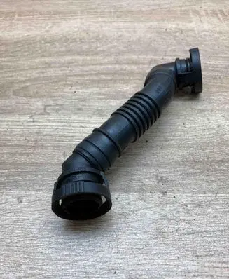 Volkswagen PASSAT B6 Breather hose/pipe 03G103493D VCD446232