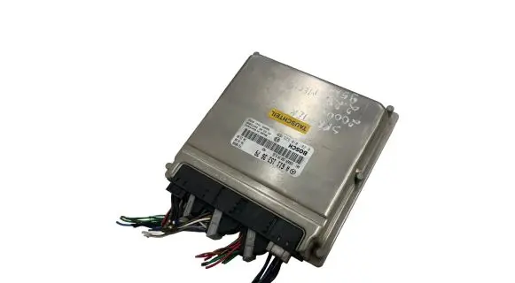Mercedes-Benz Sprinter W901 W902 W903 W904 Engine control unit/module A6111533679 28RTE000 0281010523
