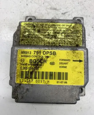 Mitsubishi Carisma Airbag control unit/module MR913791 0285001290