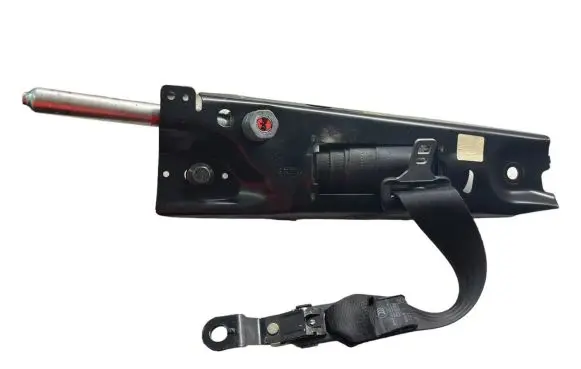 Volvo V70 Front seatbelt 39865061