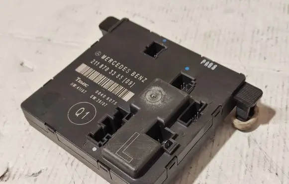 Mercedes-Benz E W211 Door control unit/module 2118703385 00406075