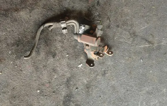 Ford Kuga I Turbo solenoid valve 6G9Q9E882CA