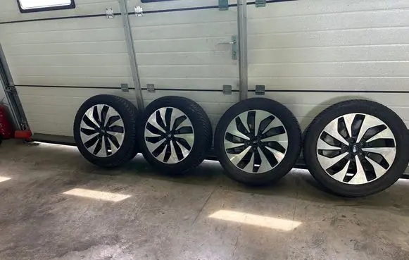 Ford Focus R17 alloy rim JX7C1007G1A