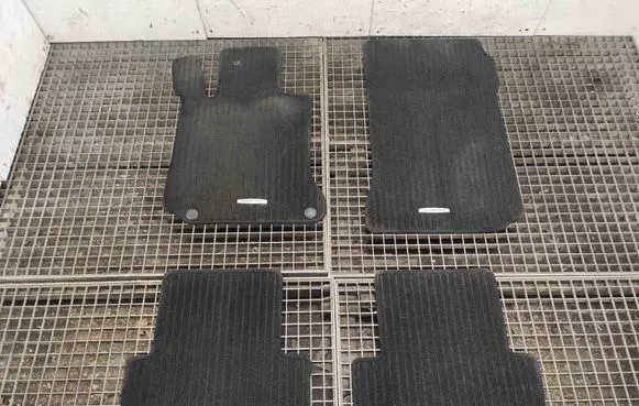 Mercedes-Benz C W204 Car floor mat set A2076840803 A2046840703