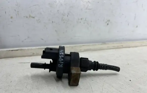 Renault Megane II Vacuum valve 8200660852