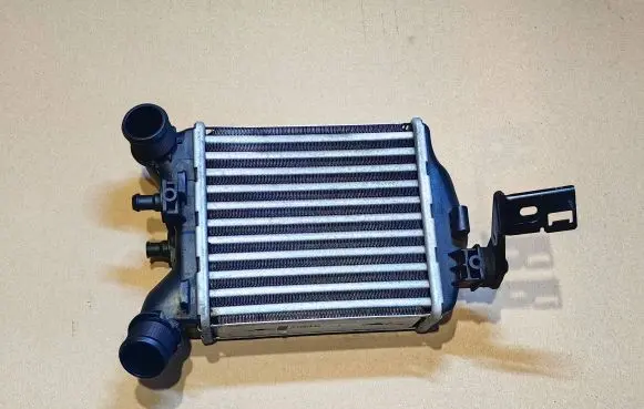 Fiat 500 Abarth Intercooler radiator 887450000 51819186