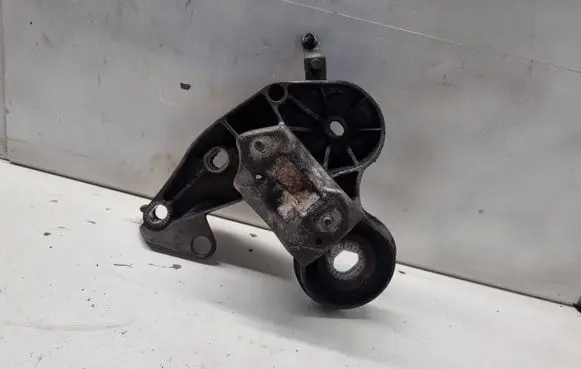 Audi A6 S6 C6 4F Engine mounting bracket 4F0199352M