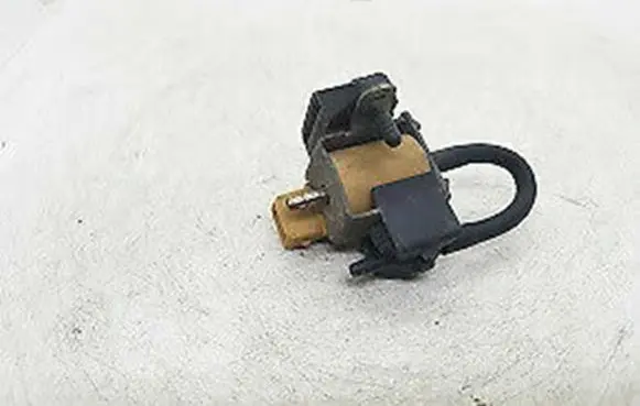 Volkswagen Golf III Turbo solenoid valve 1H0906300