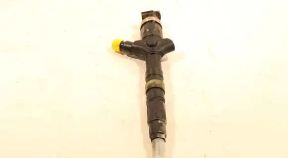 Toyota Avensis T250 Fuel injector 236700G010