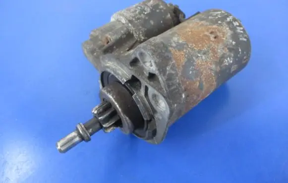 Volkswagen Golf III Starter motor