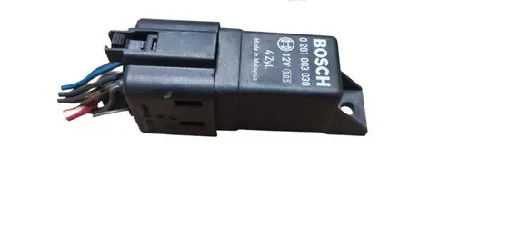 Skoda Octavia Mk2 (1Z) Glow plug pre-heat relay 0281003038 038907281D