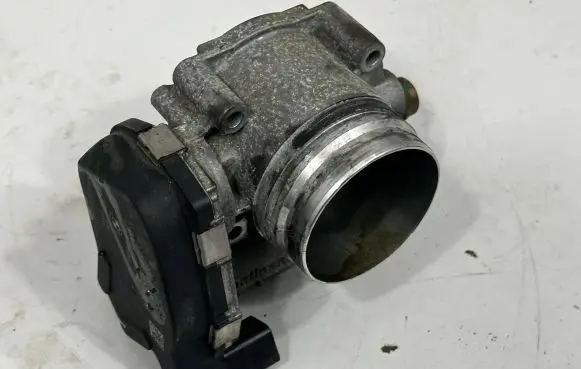 BMW 4 F32 F33 Throttle valve 7588625