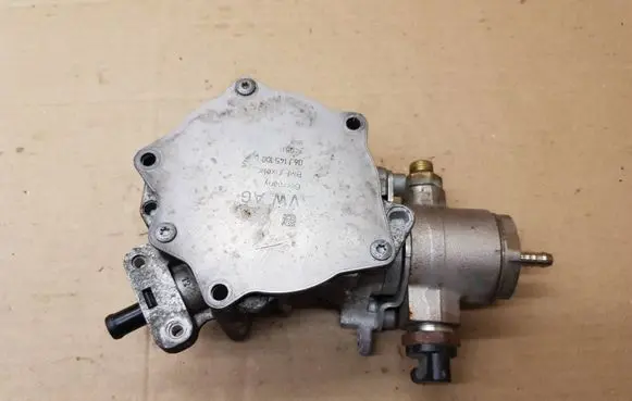 Audi A5 8T 8F Vacuum pump 06J145100G