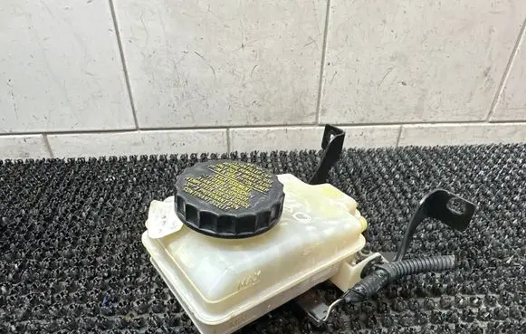 Brake fluid reservoir