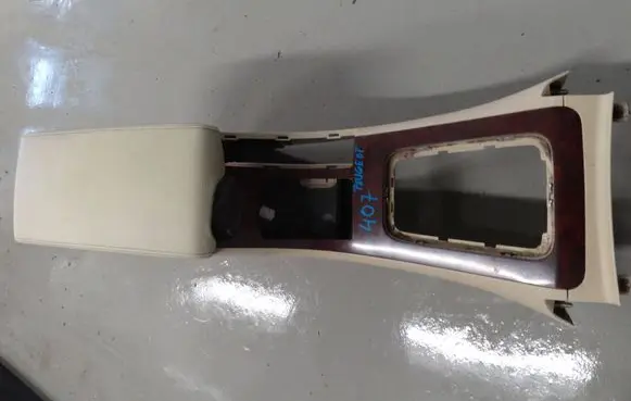 Peugeot 407 Center console 